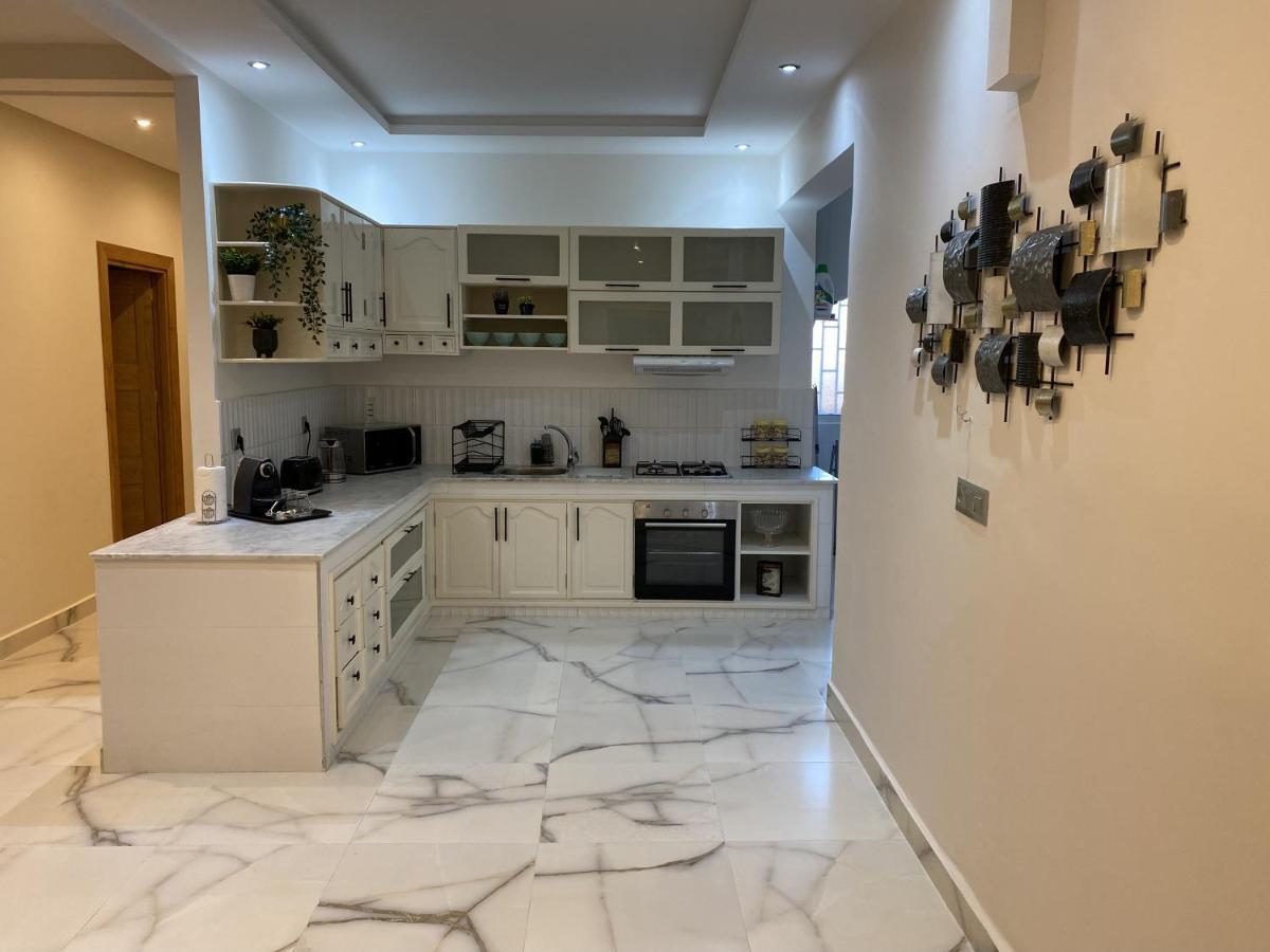 Appartement Moderne Et Spacieux Au Coeur De Tanger Exterior foto